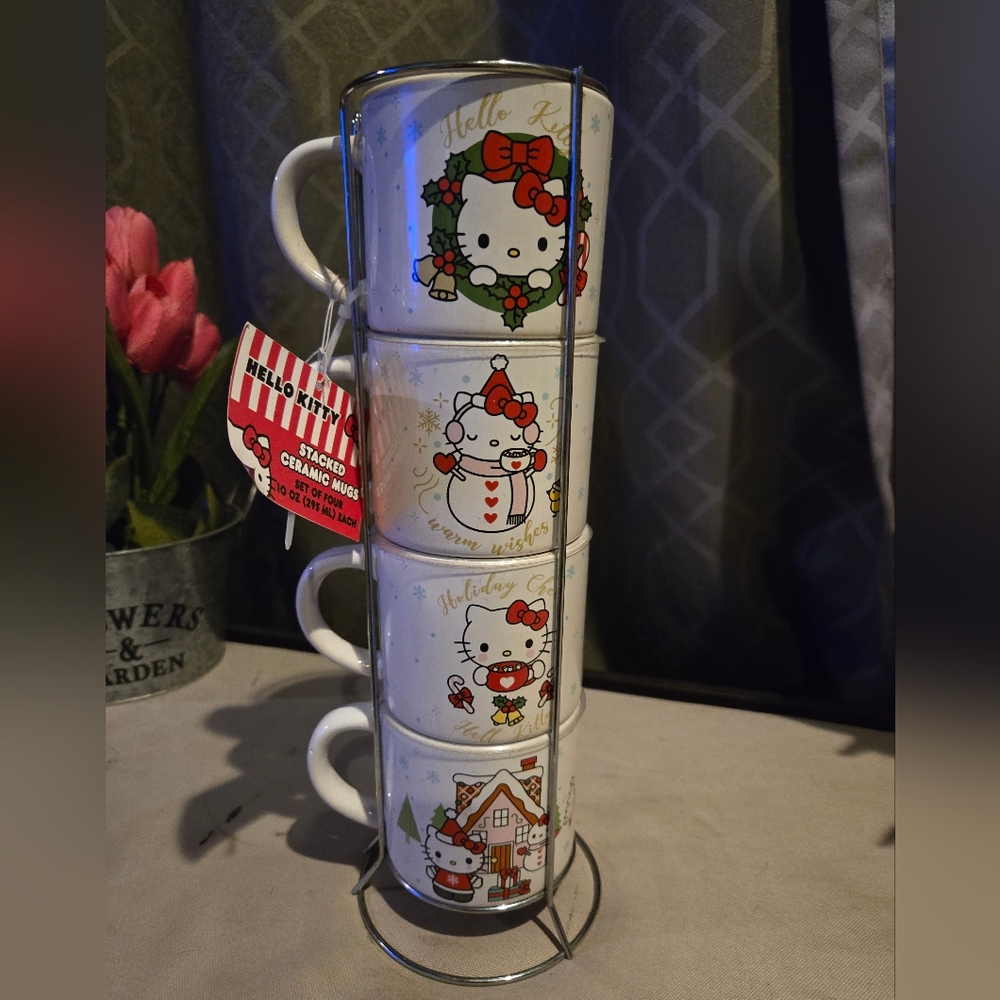 NWT Hello Kitty Holiday Ceramic Mug Set